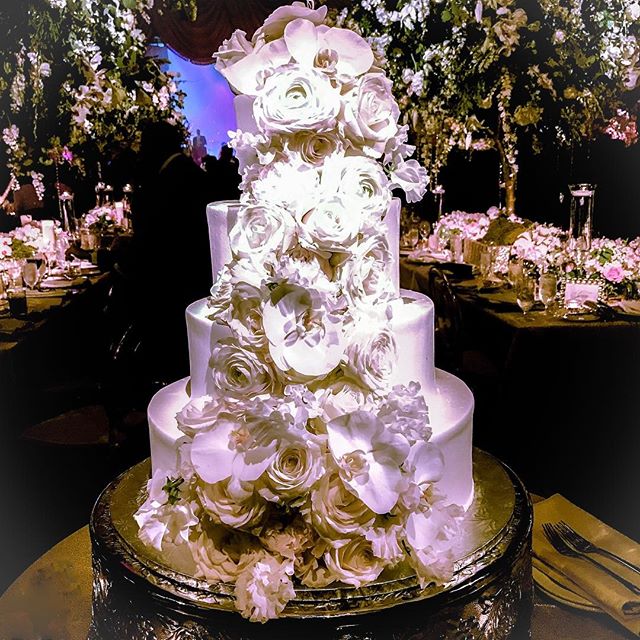 Stunning cake, stunning wedding, stunning bride! Congratulations